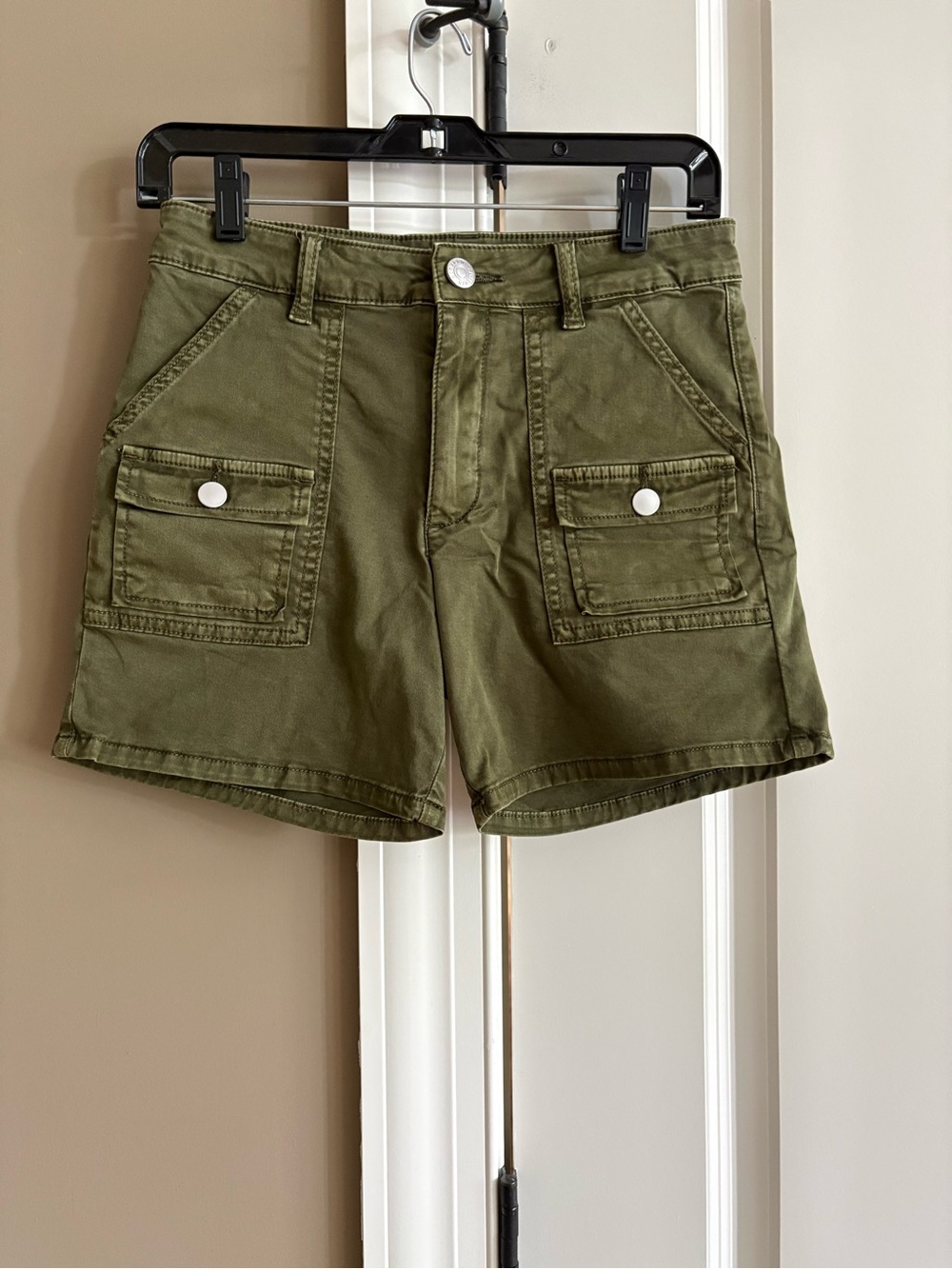 Kut from the Kloth green cargo shorts